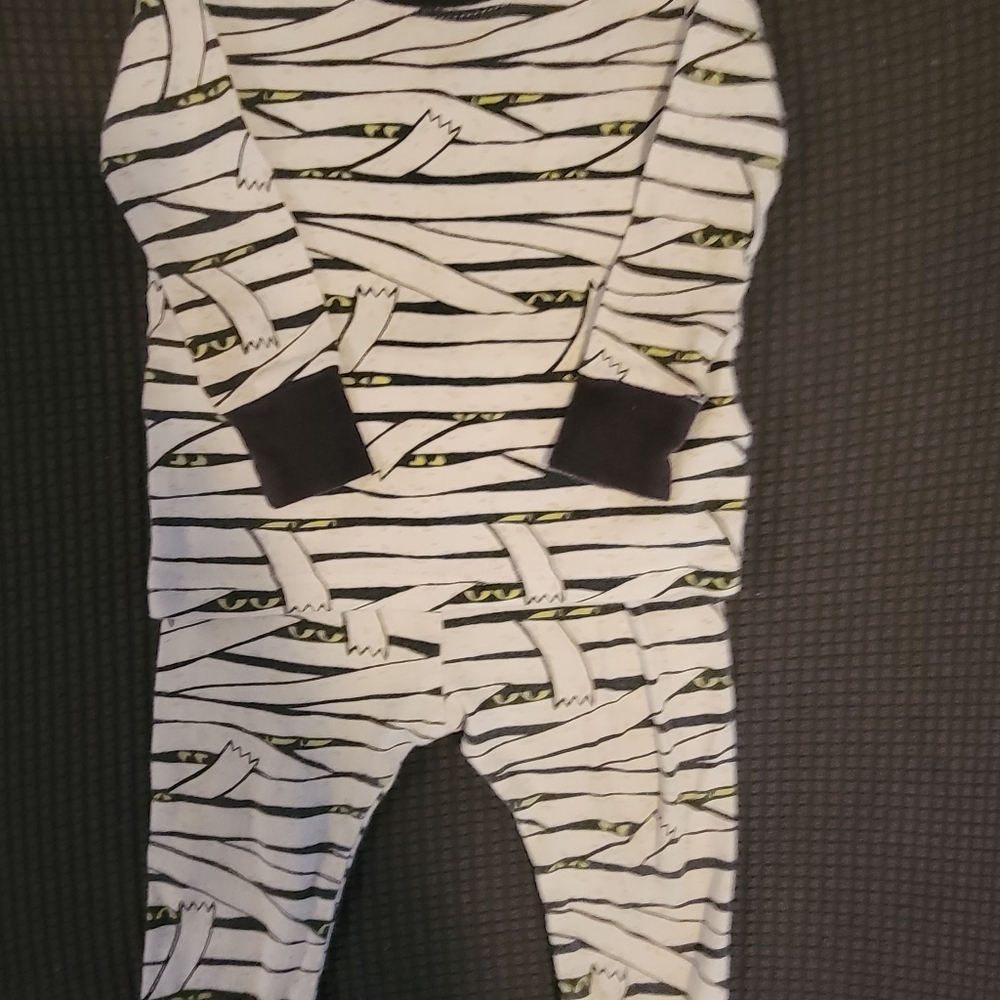 12-18M Old Navy Mummy pajamas